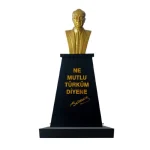 Atatürk Büstü (70cm Alüminyum)+ Kaide (100cm)+ Alt Tabla İlkokul Modeli